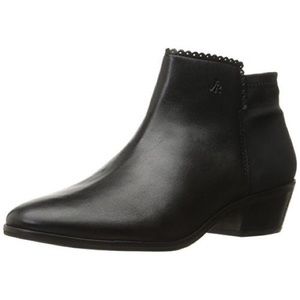 [Jack Rogers] Bailee Scallop Black Ankle Booties